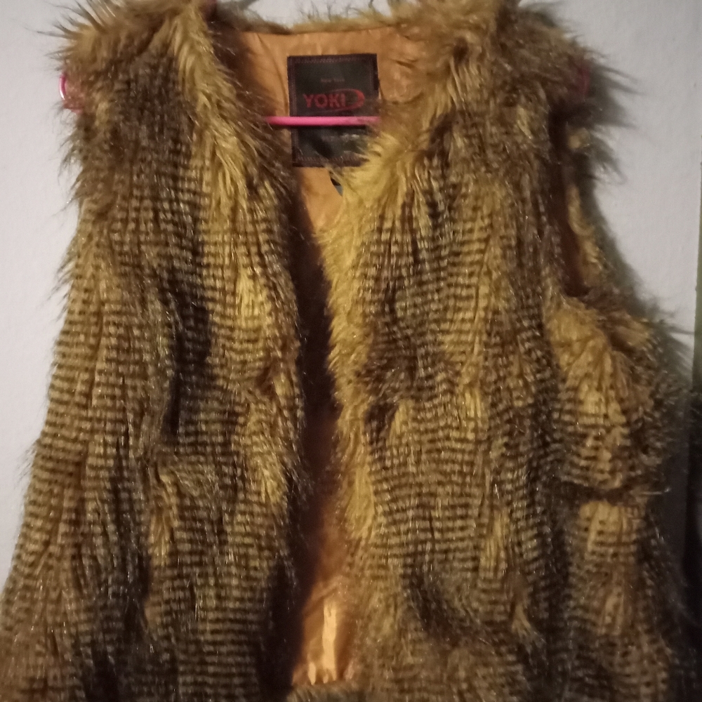 Yoki fur vest